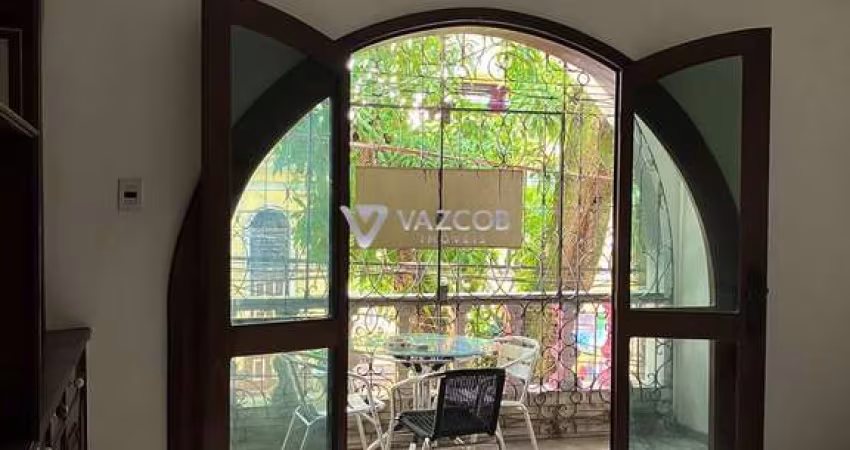 Casa na Avenida Nazaré com 05 quartos