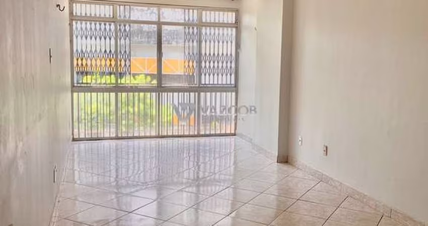 Apartamento com 03 quartos em frente a Praça da República