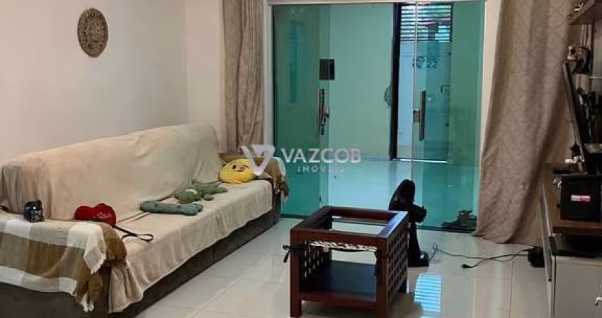 Casa semimobiliada no Val-de-Cães com 03 quartos