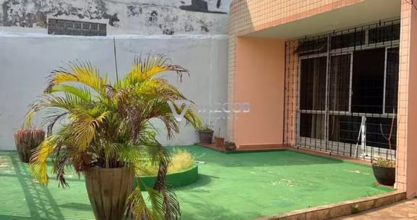 Casa com 03 suítes entre Almirante Barroso e Pedro Alvares Cabral