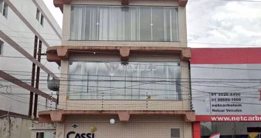 Prédio comercial com elevador
