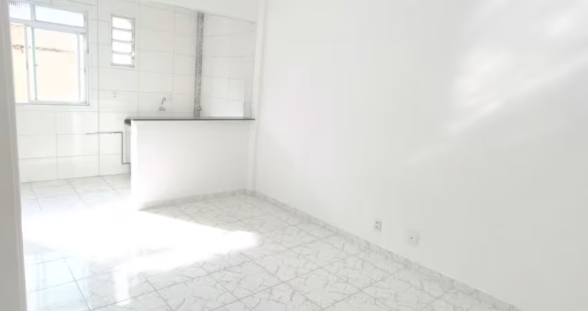 VENDA DE KITNET AMPLA  DE 40m2 COM  1 BANHEIRO, COZINHA / ÁREA DE SERVIÇO ( vaga coletiva insuficiente)NO BAIRRO DO EMBARÉ EM SANTOS-SP