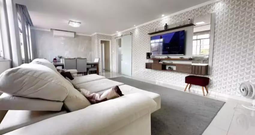 Venda de apartamento ( sem elevador )amplo e reformado de 116m2 com 2 dorms , 2 banheiros,  dependência e vaga demarcada no boqueirão em santos-sp