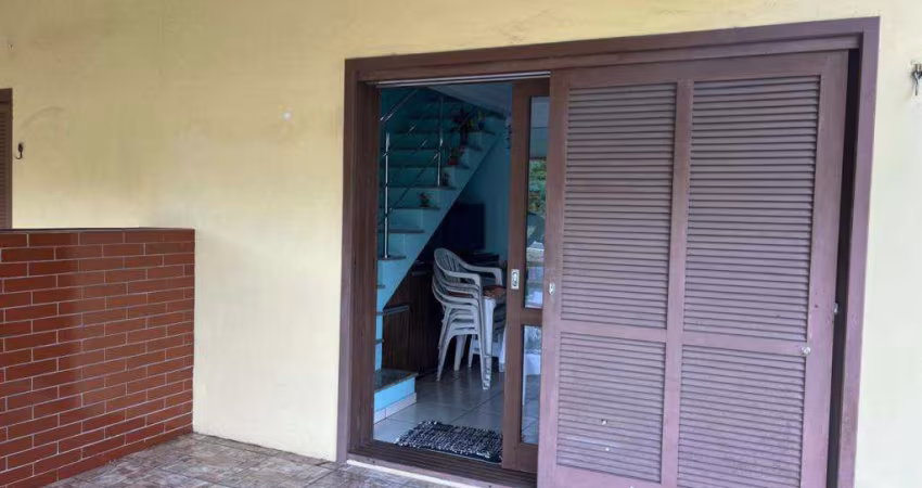 Sobrado 2 Dormitórios à venda no Bairro CAPÃO NOVO - 1 vaga de garagem