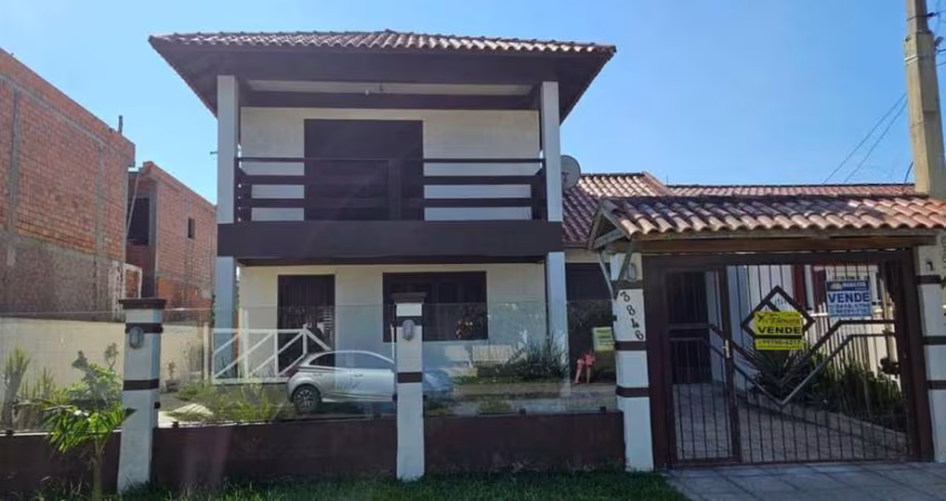 Casa 3 Dormitórios à venda no Bairro CAPÃO NOVO com 238 m² de área privativa - 2 vagas de garagem