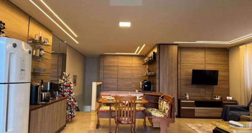 Casa Sobreposta Alta, com 4 suítes área gourmet e piscina no Bairro do Embaré