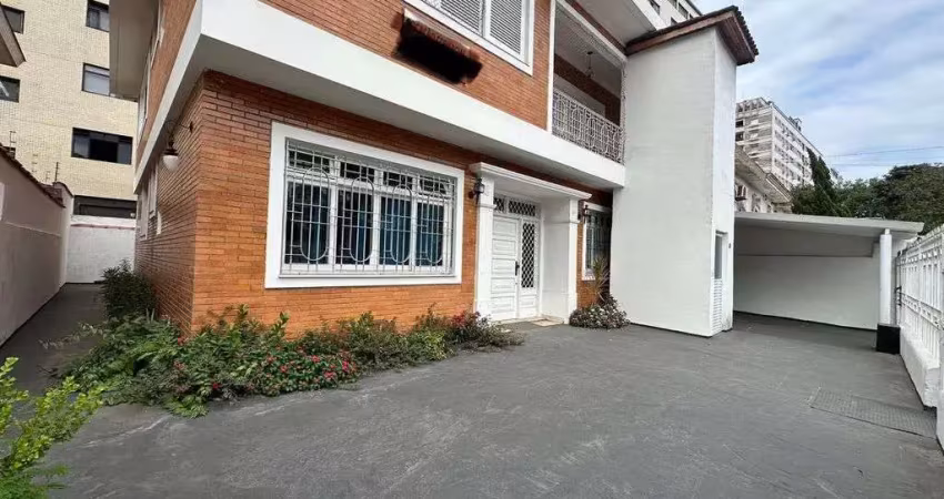 Casa  disponivel locacao comercial com 6 dorm. sendo 3 suites na ponta da praia