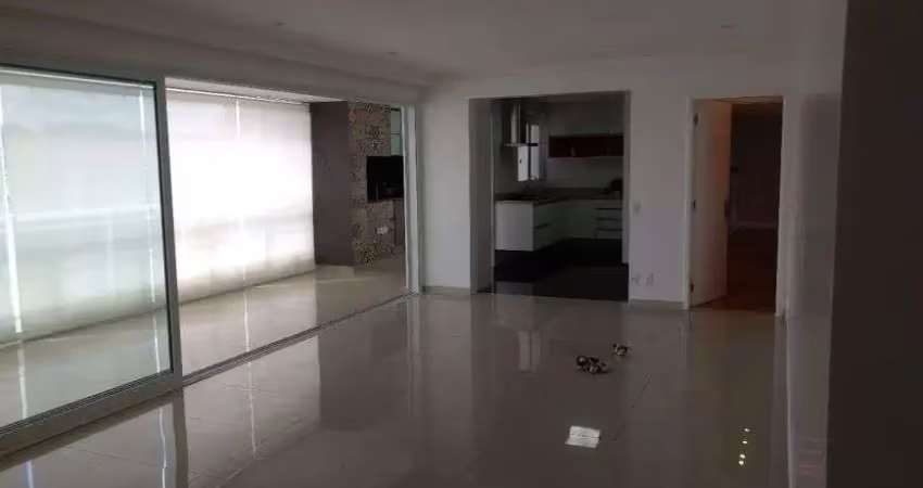 Imóvel para aluguel tem 196 metros quadrados com 3 quartos