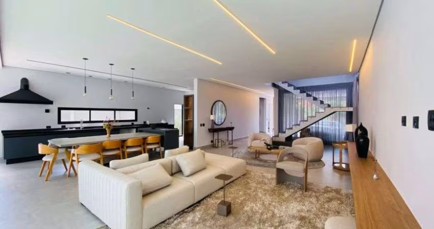 Linda casa para aluguel no condomínio Residencial 04 em Alphaville - Santana de Parnaíba- SP
