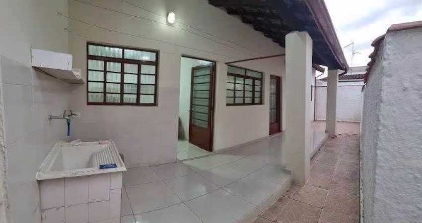 Casa com Edícula para Alugar ou vender em Tremembé– 3 Dorms ,2 Vagas e Sala
