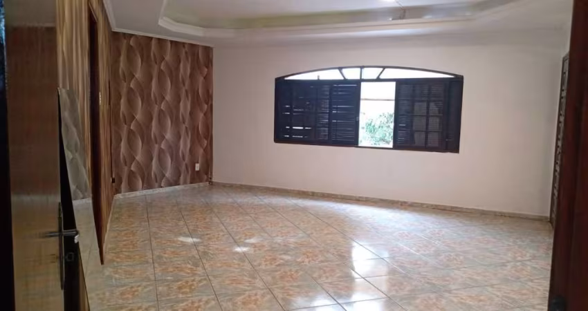 Casa Ampla com Suíte e 120m² para locação em Taubaté-SP