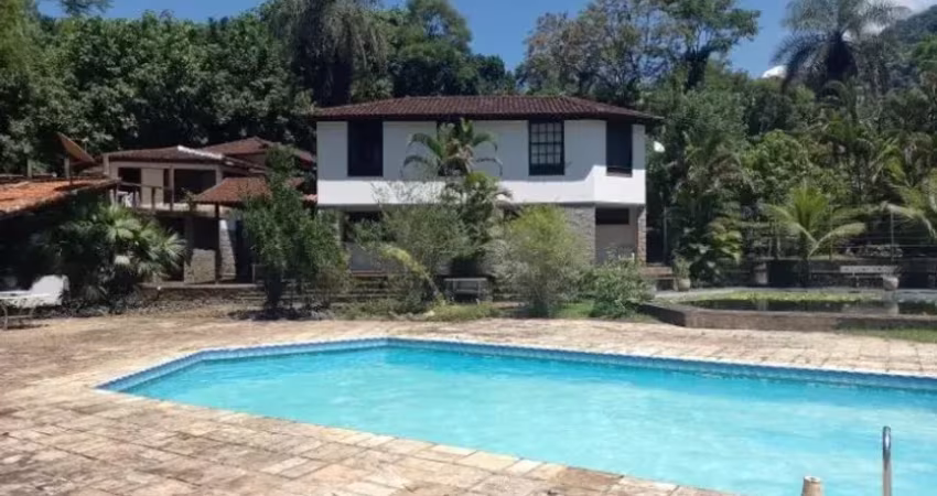 Casa com Piscina à Venda em Guapimirim