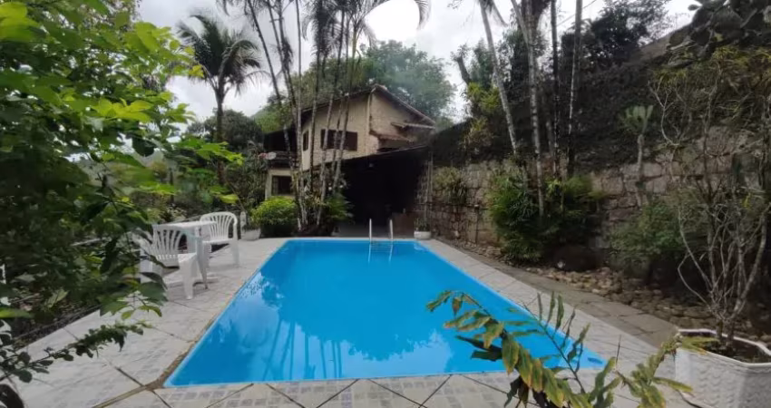 Casa na Subida da Serra em Guapimirim à Venda