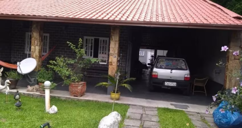 Casa com 2 Suítes à Venda próximo ao Centro de Guapimirim
