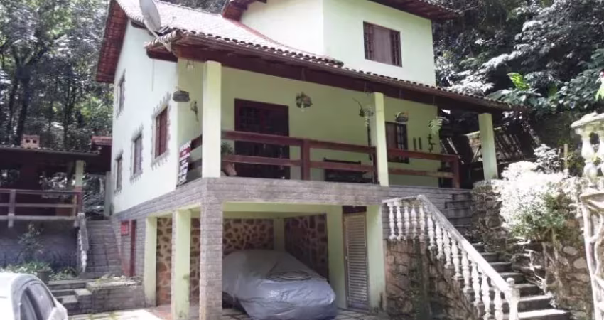 Casa de Condomínio em Guapimirim à Venda