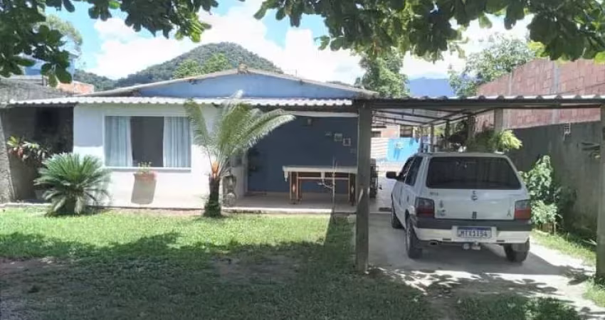 Casa com Piscina à Venda em Jardim Guapimirim