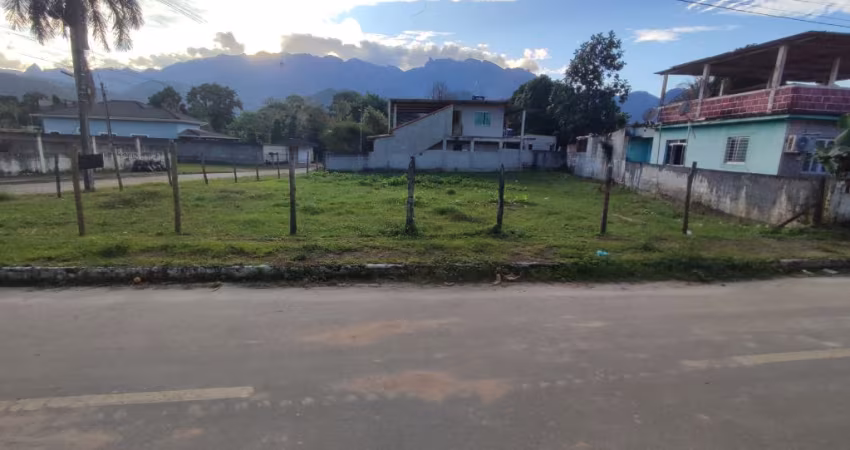 Terreno de Esquina à Venda em Segredo