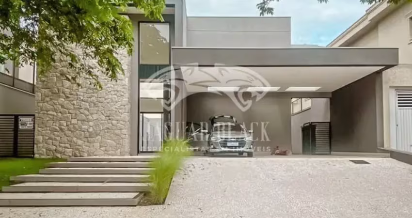 Casa á venda em Condomínio fechado - Santana de Parnaíba/SP