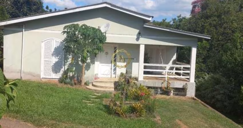 BELO SÍTIO COM TRÊS CASAS, BAIRRO CALIFÓRNIA
