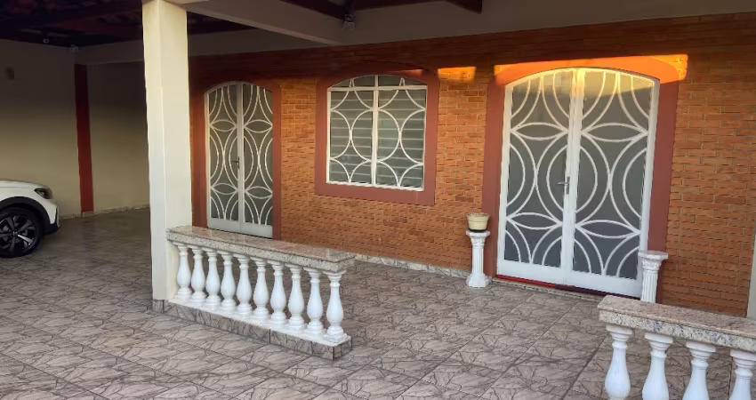 Imóvel Comercial e/ou Residencial em Avenida de grande visibilidade.
