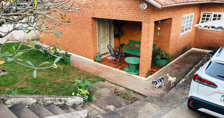 Casa charmosa em estilo americano com tijolinho à vista no recanto azul