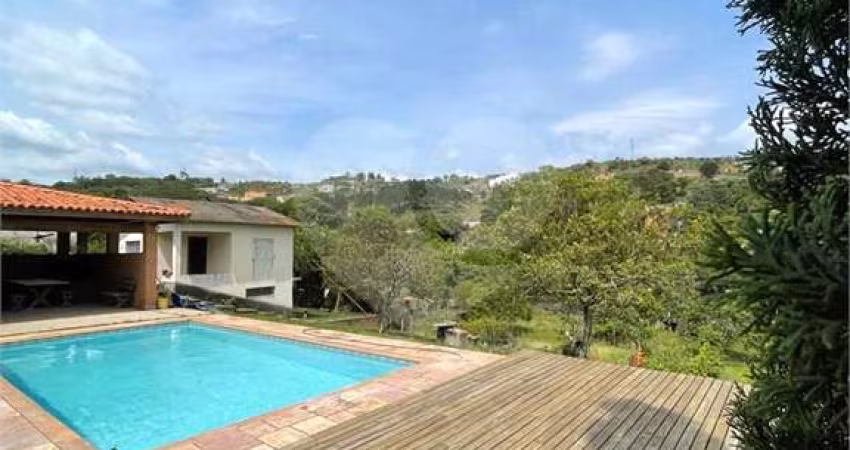 Sítio com 3 quartos à venda em Jardim Estância Brasil - SP