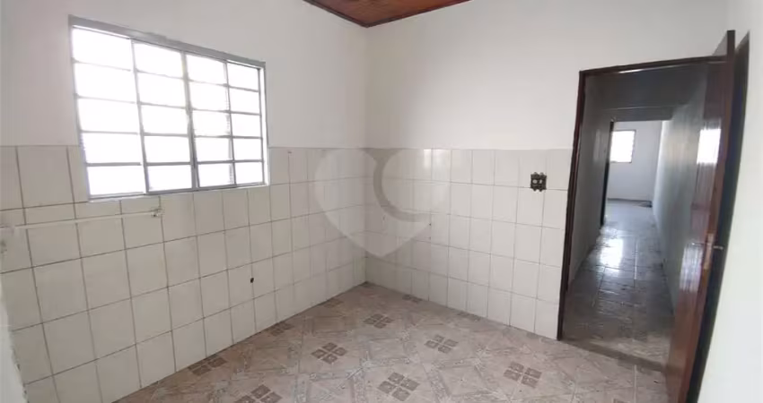 Casa com 2 quartos à venda em Anhangabaú - SP
