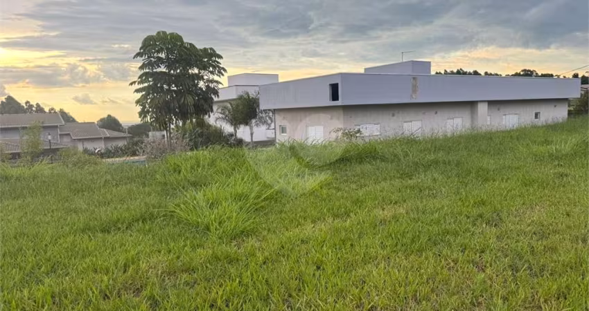 Condomínio à venda em Colinas De Inhandjara - SP