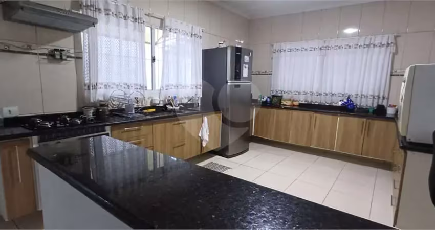 Condomínio com 3 quartos à venda em Condomínio Chacur - SP
