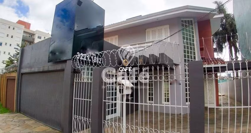 Sobrado com 5 dormitório, salão de festa e piscina.