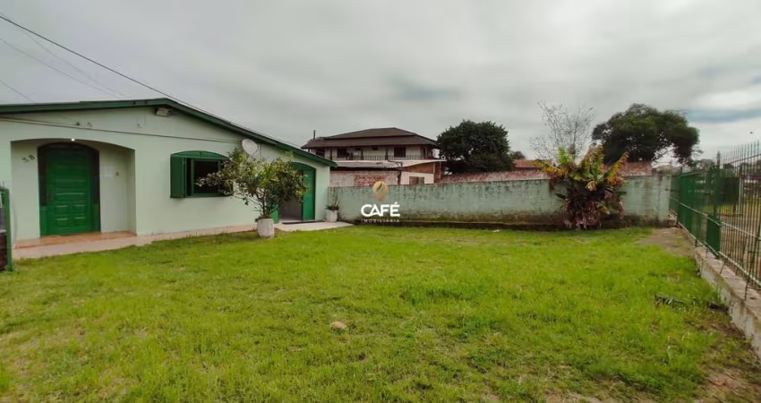 Casa em localização privilegiada com 3 quartos, churrasqueira e garagem.