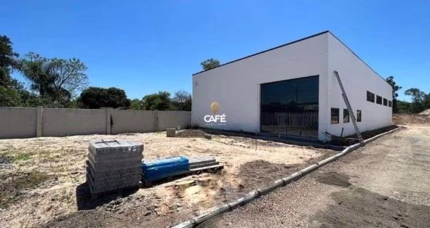 Pavilhão Amplo De 450 m² com 2 Banheiros e Estacionamento na BR 392 Para Alugar.