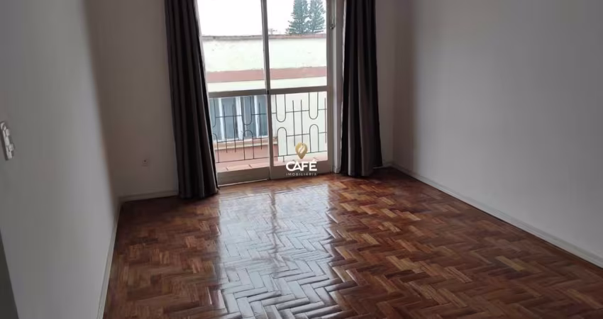 Apartamento central com 2 dormitórios - 2 banheiro - 1 Box Garagem.