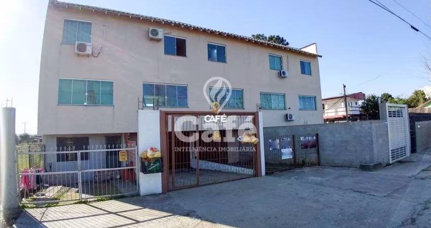 Apartamento triplex com dois dormitórios, dois banheiros e garagem.