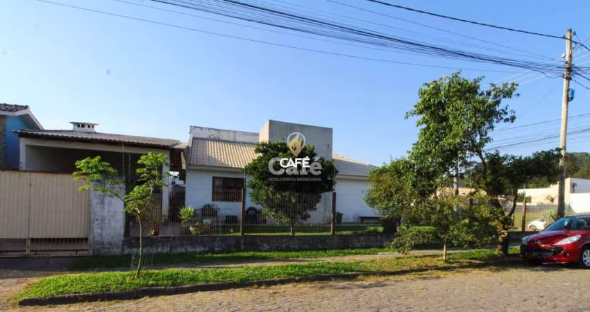 Casa à venda com 3 dormitórios 3 banheiros 2 vagas de garagem e amplo pátio.