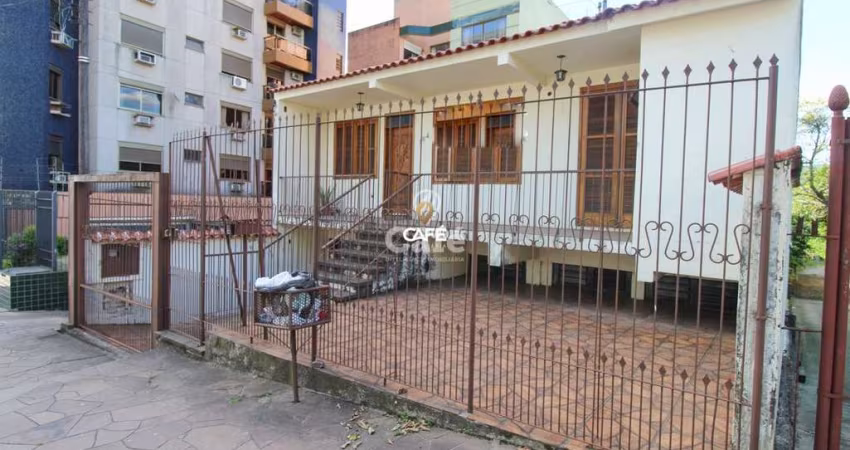 Casa ampla com 3 dormitórios, com localização central, excelente para investidor