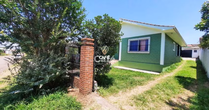 Ampla casa com 4 dormitórios, sala, cozinha, 2 banheiros e área com churrasqueir