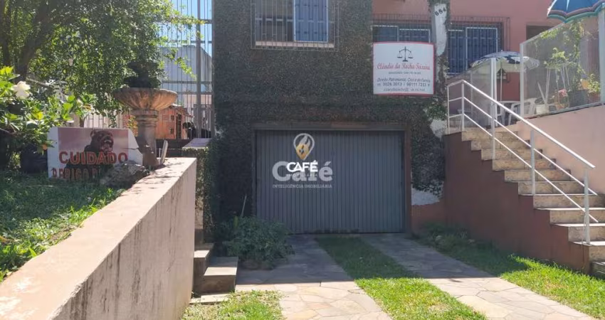 Casa com 4 dormitórios, piscina, pátio, em bairro central, Santa Maria/RS.
