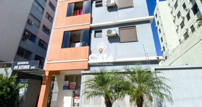 Cobertura com 2 dormitórios e 1 box no Centro.