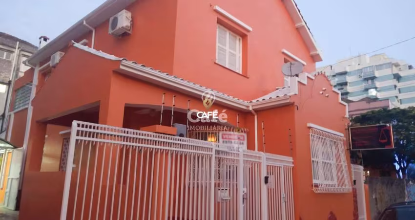 Casa com 4 dormitórios, região centro de Santa Maria