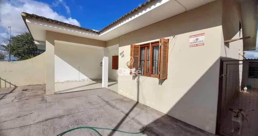 Casa 2 dormitórios, 1 banheiro, garagem, pátio, rua asfaltada ótima localização.