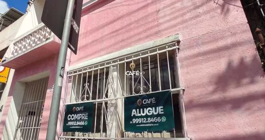 Casa Comercial, 148m², 2 Banheiros, Pátio, Centro