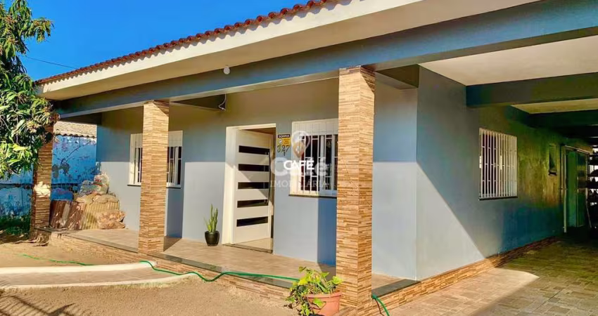 Lindíssima casa com terreno amplo, 03 dormitórios, 02 banheiros, 02 vagas de gar