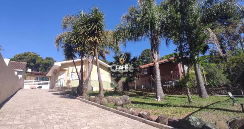 Linda casa com 2 dormitórios, salão de festas, piscina e bem localizada em Itaar