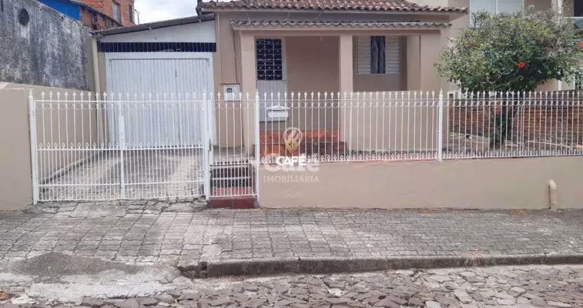 Casa 2 dormitório ,2 vaga de garagem , próximo ao clube dores.