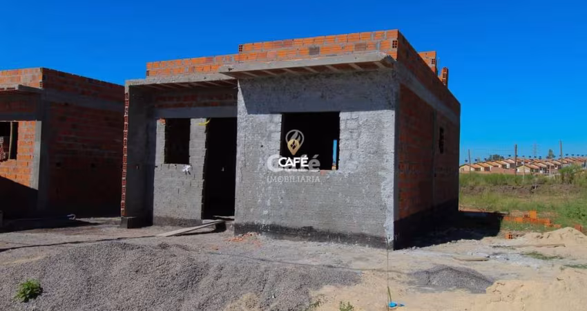Casa com 2 dormitórios , sala e cozinha conjugadas ,área de serviço e 1 banheiro
