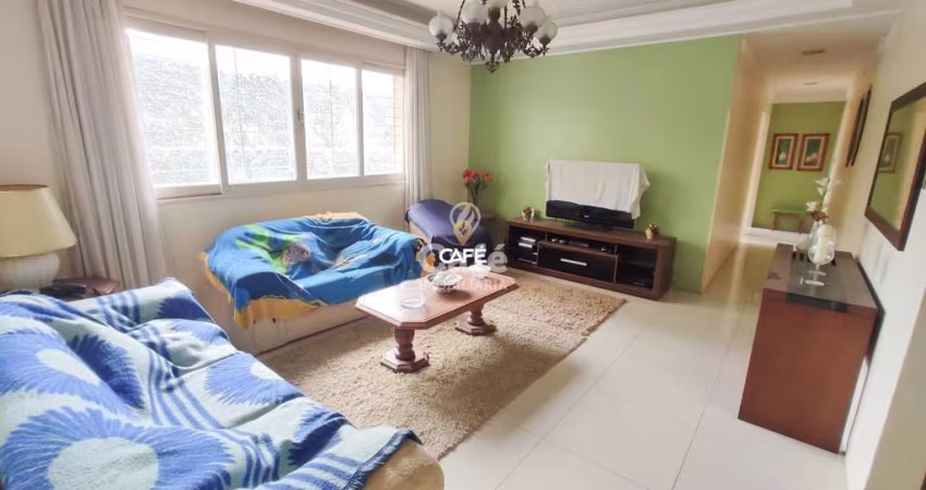 Amplo apartamento térreo com 3 dormitórios, mobiliado no centro de Santa Maria/R