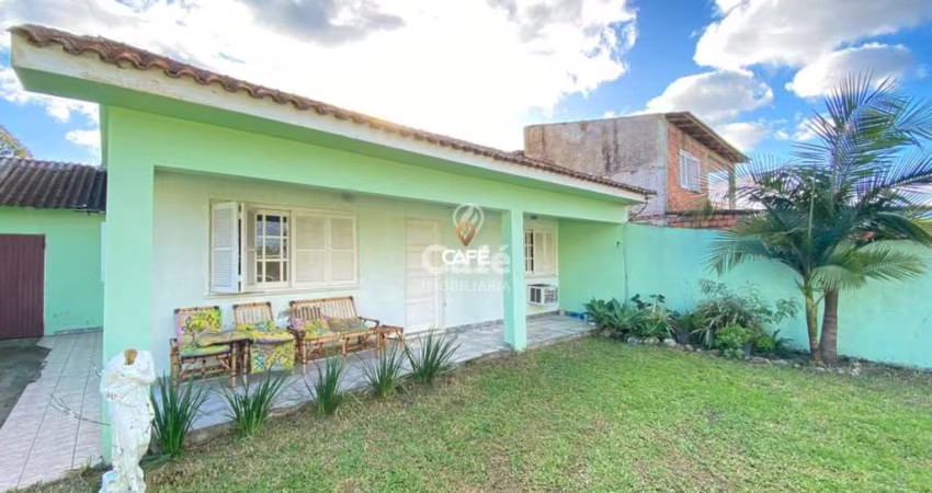 Casa, 3 Dormitórios, 2 Banheiros, 2 Vagas, Pátio, Pé De Platano