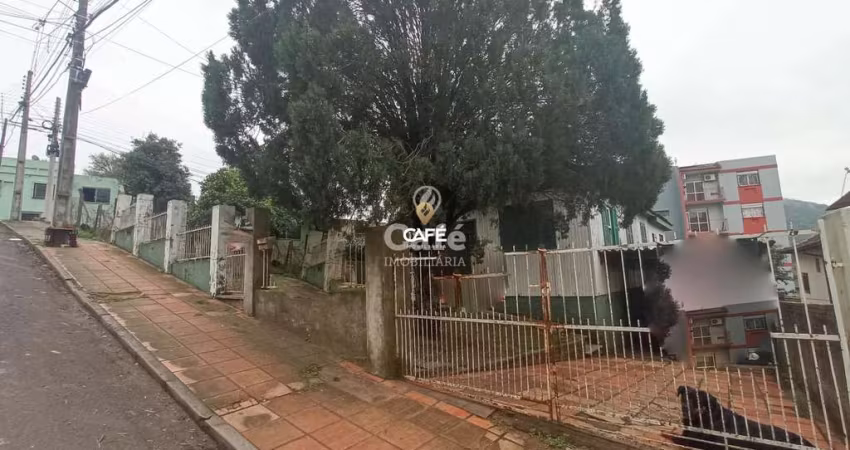 Casa 3 Dormitórios, 3 vagas de garagem, próximo ao Hospital da Brigada