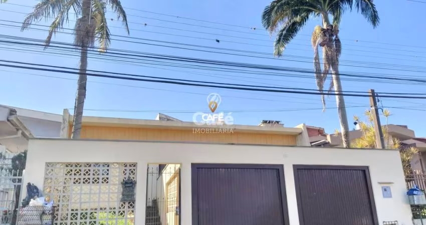 Casa, 3 Dormitórios, 1 Suíte, 2 Banheiros, 3 Vagas, Churrasqueira, Piscina, Lour